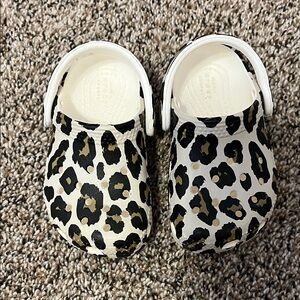 Crocs Leopard Print Clogs sz 5